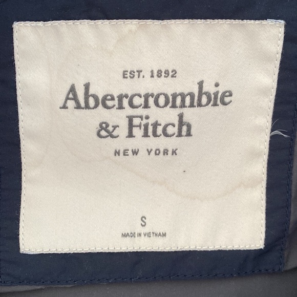 Abercrombie & Fitch small grey puffer coat - Picture 3 of 4